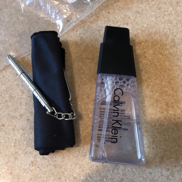NWT Calvin Klein glasses care kit - Picture 3 of 16